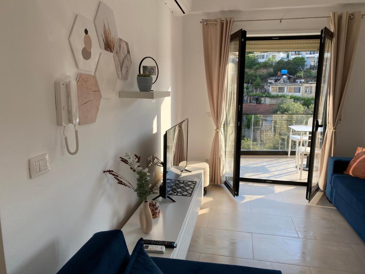 Apartment Artemis Himare Buitenkant foto