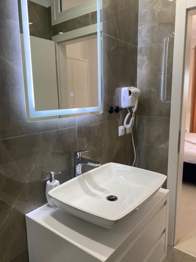 Apartment Artemis Himare Buitenkant foto