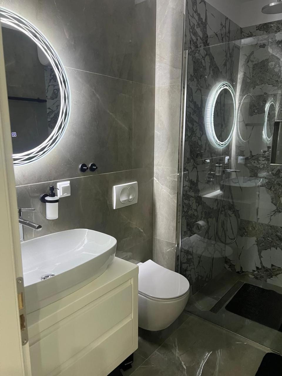 Apartment Artemis Himare Buitenkant foto