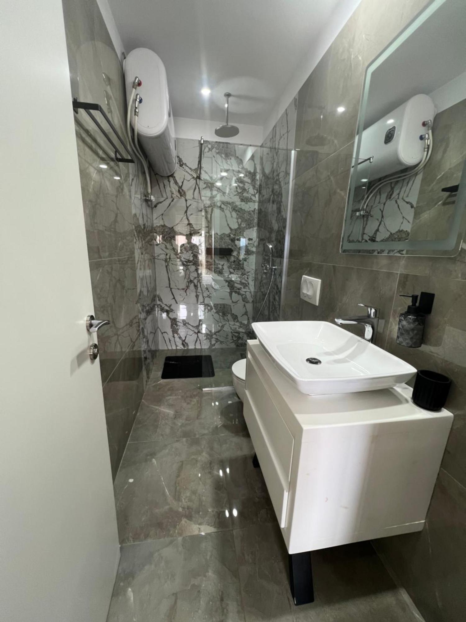 Apartment Artemis Himare Buitenkant foto